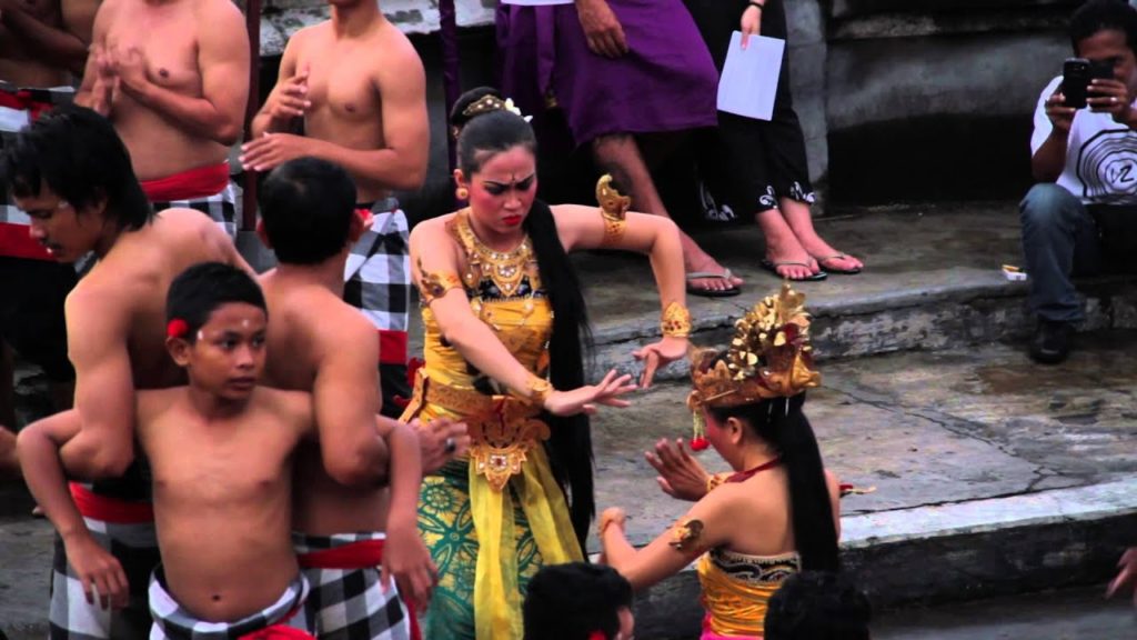 Bali 2014 TRAVEL VLOG | Kecak and Fire Dance at Uluwatu | The Tummy Train