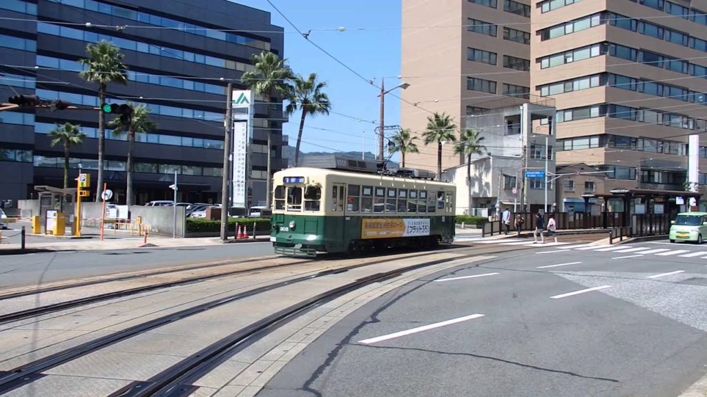 長崎電気軌道300形 出島電停到着 Nagasaki 300 series tramcar