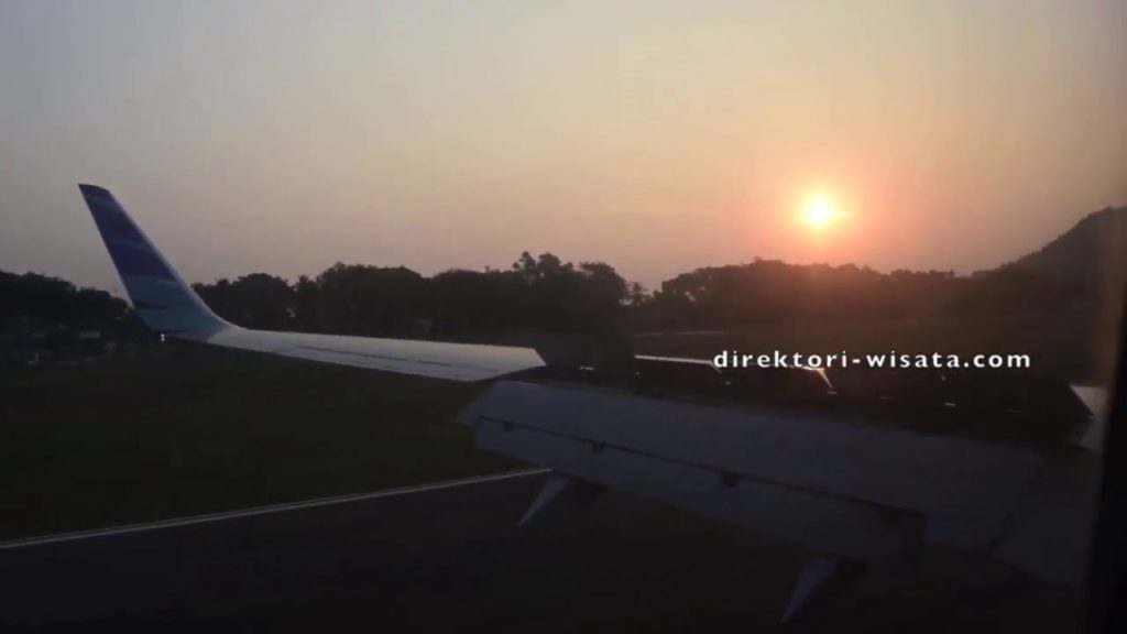 Garuda Indonesia Smoth Landing at Radin Inten II Airport Lampung