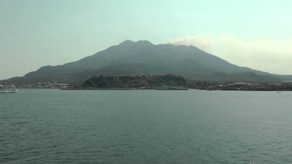 Sakurajima Ferry, Kagoshima - 鹿児島市の桜島フェリー - Japan As It Truly Is