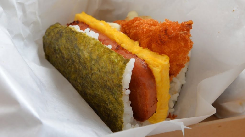 Pork egg rice ball of breakfast 台風24号の沖縄の旅で最終朝食はポークたまごおにぎり本店のテイクアウト:Gourmet Report グルメレポート