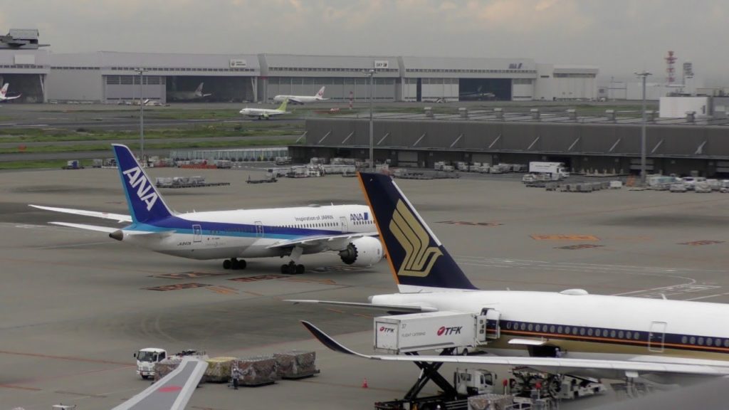 Tokyo Haneda Airport Many A350's and JAL A350 Landing