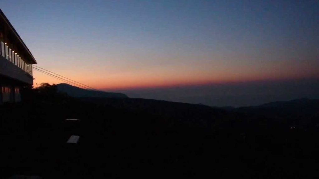 【北海道　夜景】 小樽の天狗山からの夜景と満月。夕焼けの赤い空も綺麗でした。　：　バリ雑貨プラタルッソ札幌