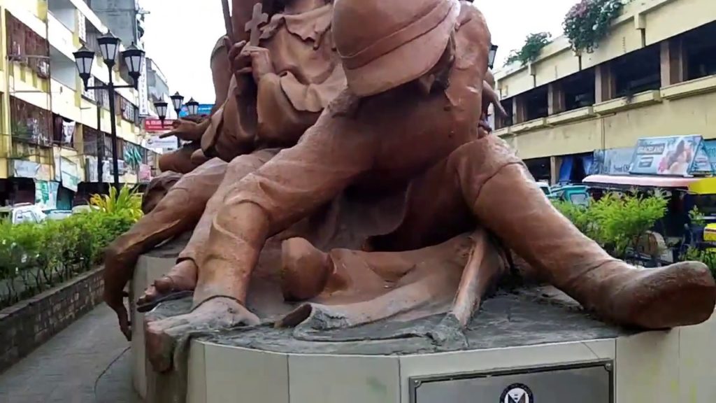 BICOL/ 2013/ Oragon Monument in Naga City