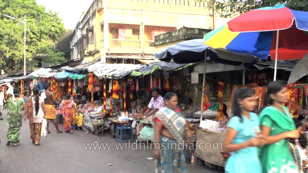 Market outside Kalighat temple : Kolkata