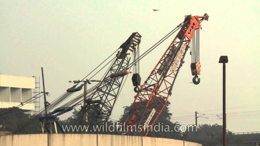 Heavy construction cranes for Delhi Metro construction Heavy construction cranes for Delhi Metro construction