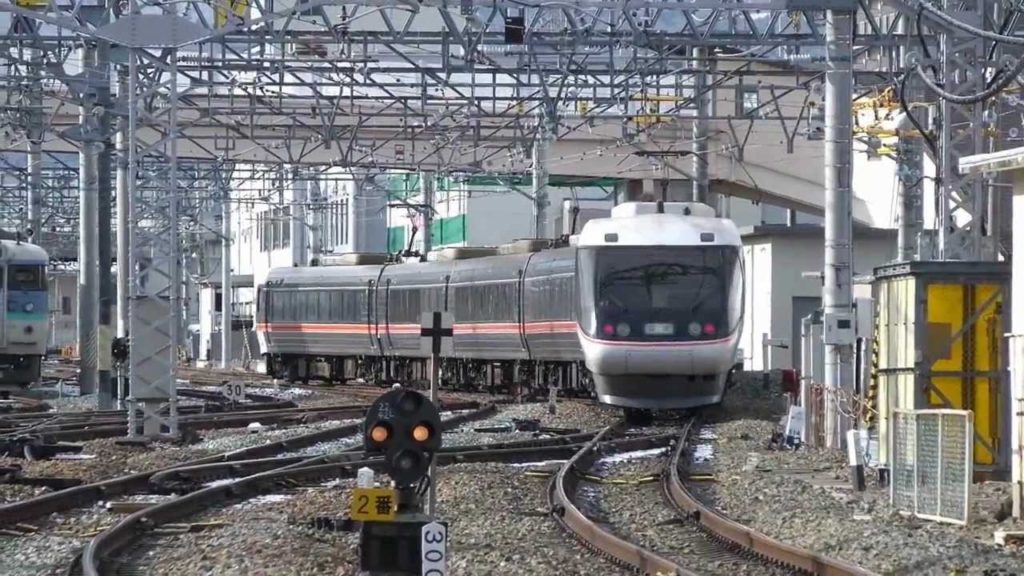 JR 383系 'Wide View Shinano'  Nagano~Nagoya~Ôsaka in winter.