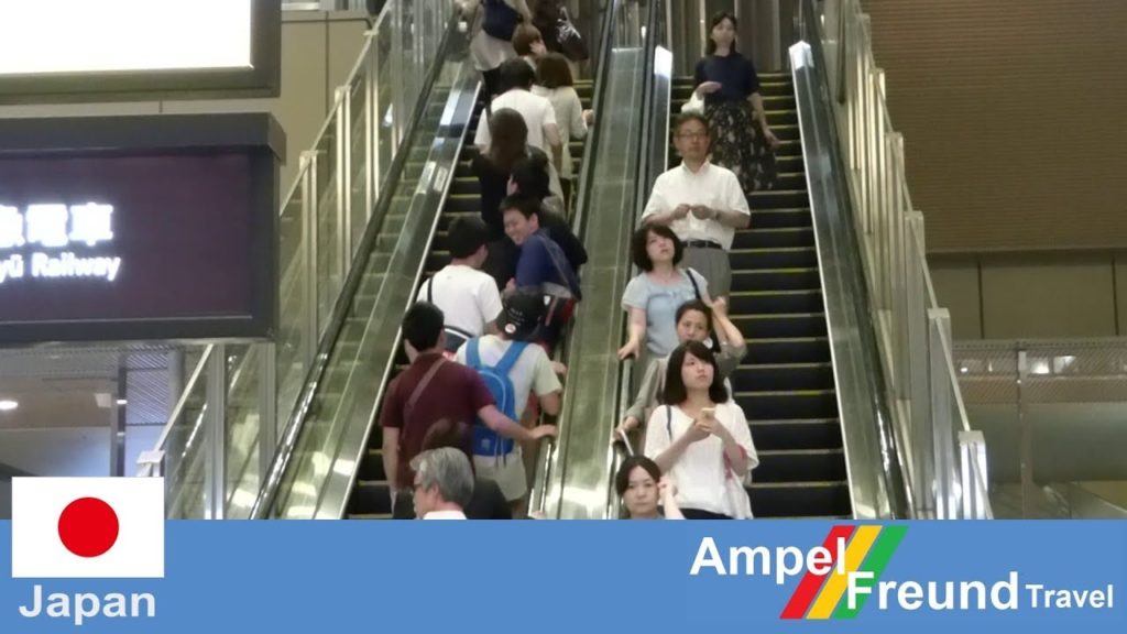 [2014] Japanese on escalator, everthing is perfect!