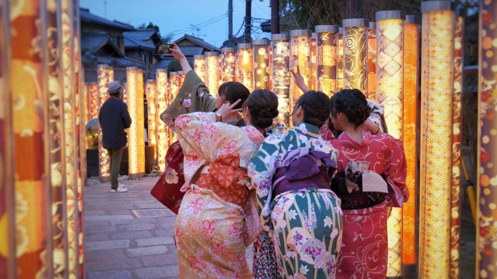 Löytyykö Kiotosta enää rauhaa? Tunnelmallinen Arashiyama