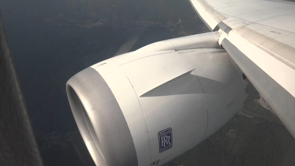 ANANH BOEING 787 8 LANDING TO HIROSHIMA AIRPORT HIJ REVERSE THRUST