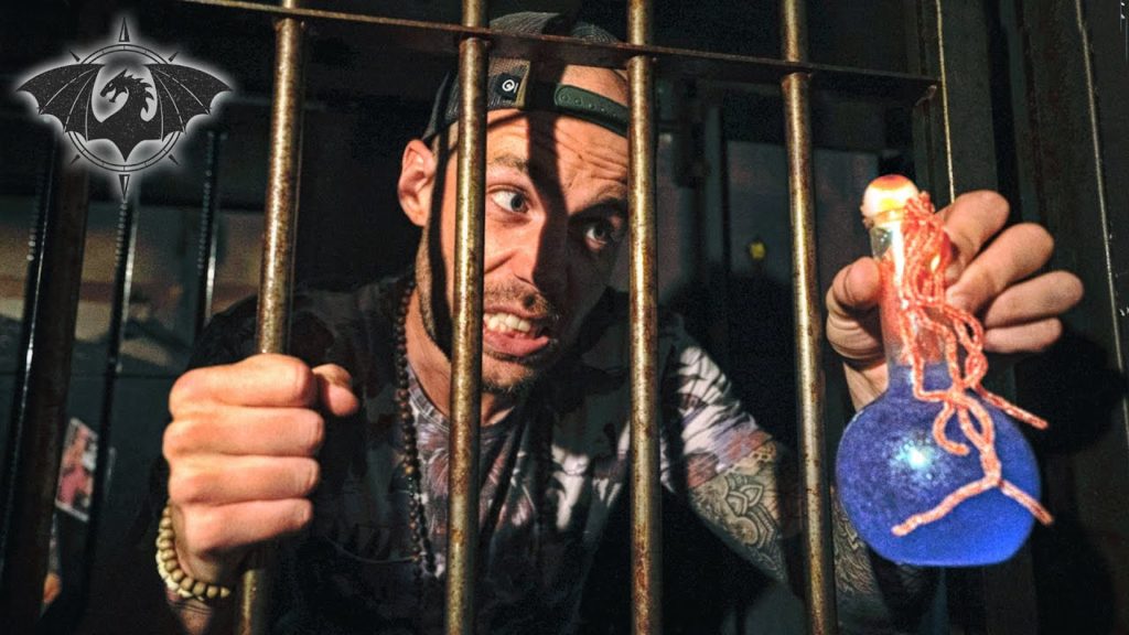 We went to a HORROR CAFE in Tokyo, JAPAN