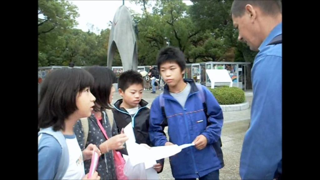 School children at Peace Memorial Park - Hiroshima no kodomo