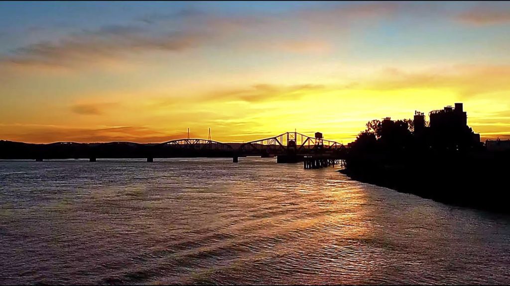 Burning Yellow Sunset along the Washington/Oregon Border (DJI Osmo Action Time lapse)