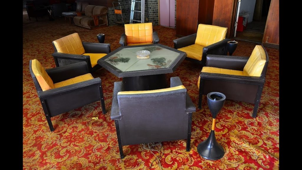 Wakayama Beach Hotel - Lobby, gift shop, 70's style bar