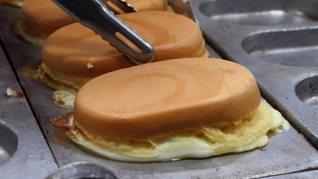 original egg bread (천원짜리 오리지날 계란빵, たまごパン, 雞蛋餅 1,000KRW) korean street food / 부천시청 3번출구