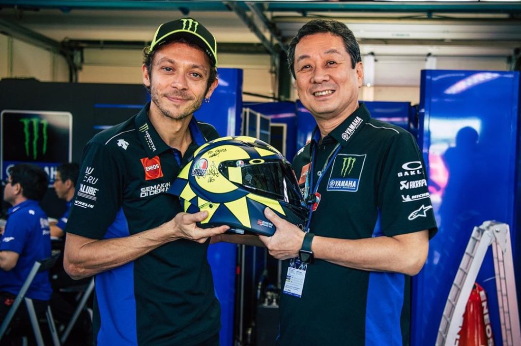 Yamaha MotoGP: Katsuyuki Oota, President of JXTG Energy Corporation, receives @valeyellow46’s h… Katsuyuki Oota, President of JXTG Energy Corporation, receives @valeyellow46's h...