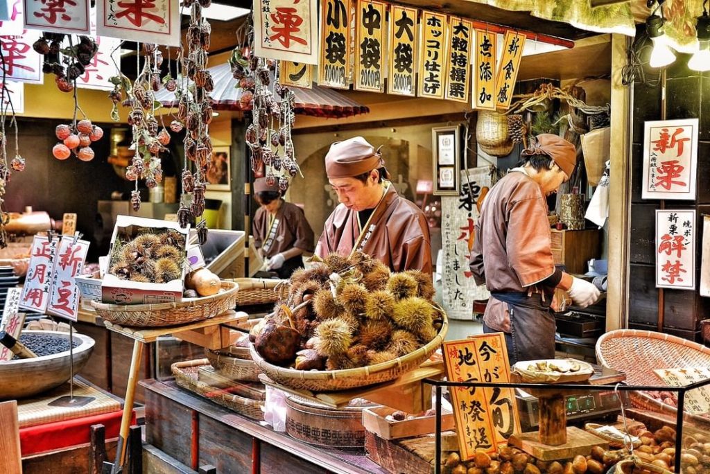 Started as an open-air fish market around 400 years ago, today Kyoto’s Nishiki m...
