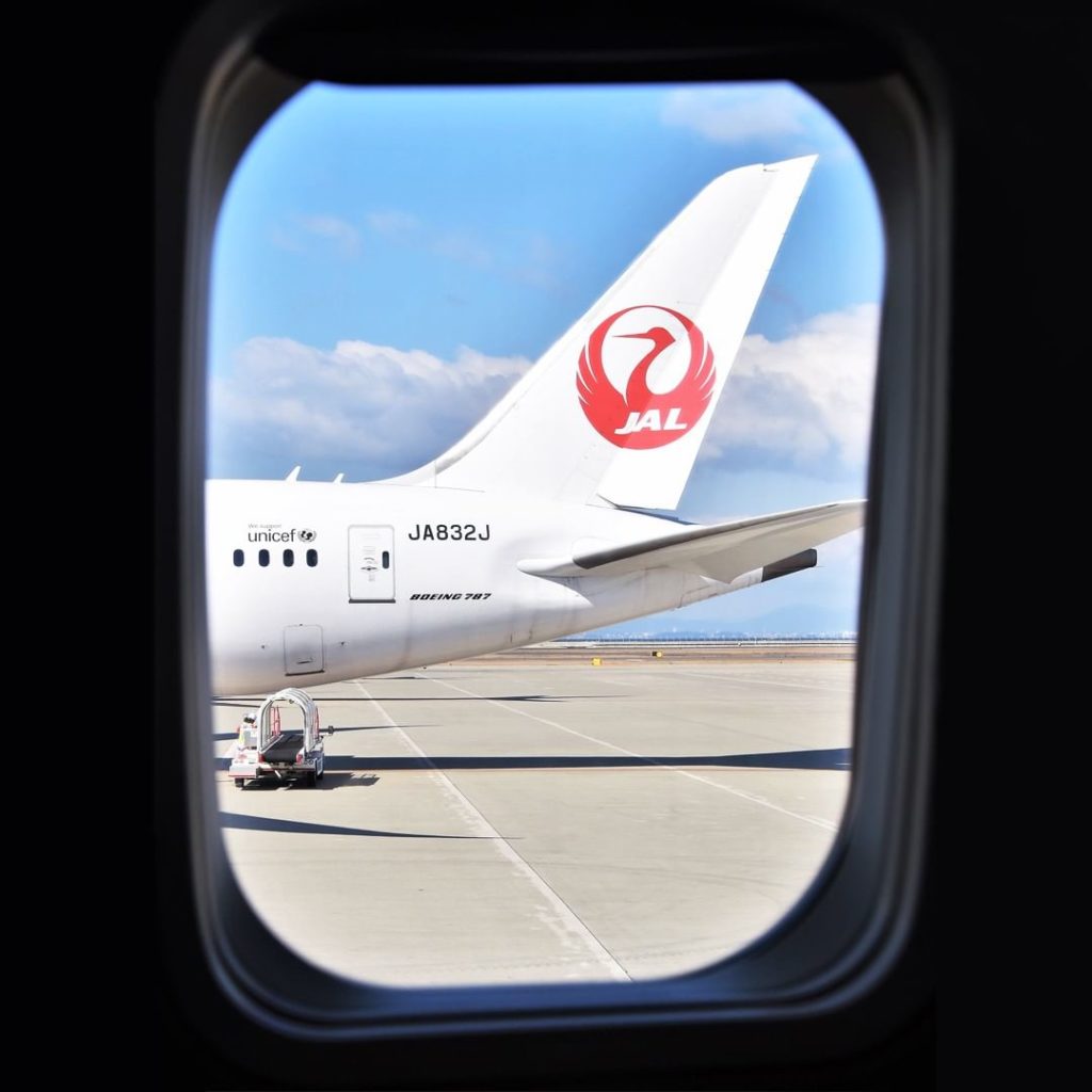 Japan Airline: .
A quiet nap? Taking in the scenery outside?
Please share with us how you lik… .
A quiet nap? Taking in the scenery outside?
Please share with us how you lik...