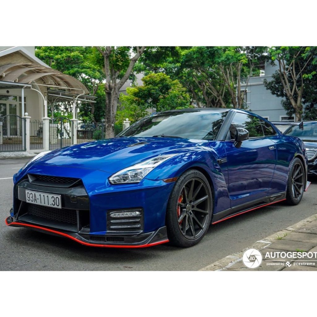 Just a touch of red 
Photo @autogespot .
.
.
.
Follow the Crew:

@Nissan_GTR_Lov...