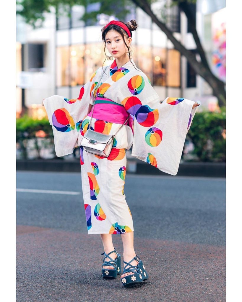 15-year-old aspiring Japanese actress A-Pon (@a_ponnnn) on the street in Harajuk...