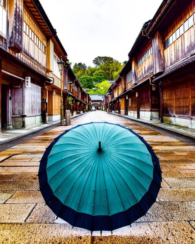 Japan Travel: Rain, hail or shine, we’re big fans of Kanazawa’s Higashi Chaya District, which … Rain, hail or shine, we're big fans of Kanazawa's Higashi Chaya District, which ...