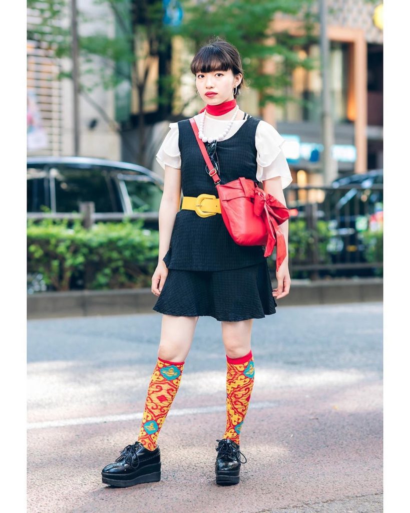 19-year-old Japanese fashion student Sakura (@sakura__ra_ra) wearing a mostly vi...