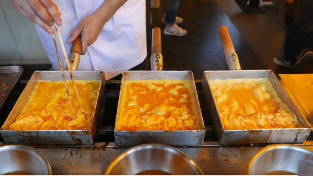 日本の屋台の食べ物 - 卵焼きオムレツエッグ