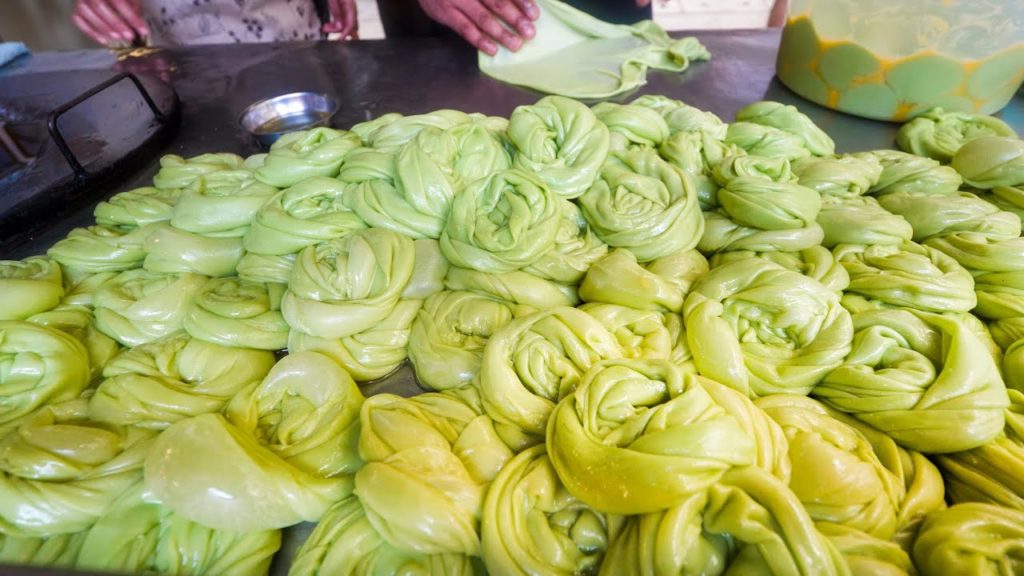 Street Food Bangkok - 60 Kg. CURRY + SPECIAL ROTI with Chef Gaggan!