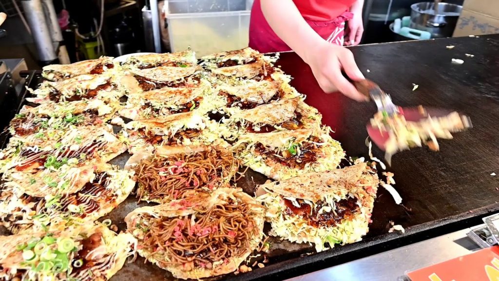 【大阪】【難波】「キャベツ焼 難波店」キャベツ焼 １６０円  想定外の人物登場 Japanese Street Food Kyabetsuyaki