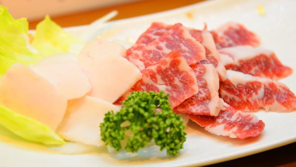 Horse sashimi in Kumamoto 熊本のむつ五郎で馬刺しを食べた:Gourmet Report グルメレポート