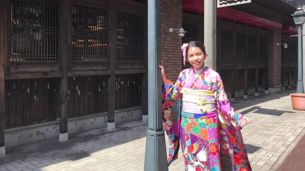 Hakodate rental kimono experience at "m-modern.com"