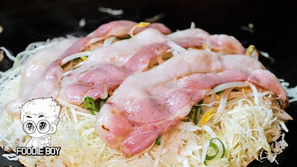 Hiroshima Okonomiyaki / Korean Street Food / NonHyeon-Dong, Seoul Korea