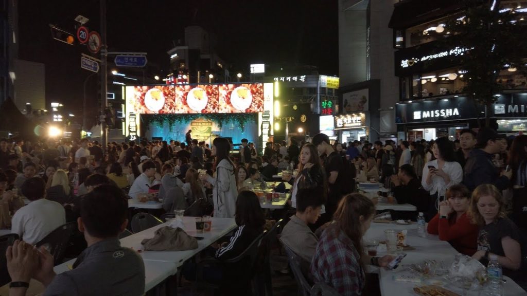 [4K Night Walk] 신촌맥주축제 - Walking around the Sinchon Beer Festival, Seoul, Korea