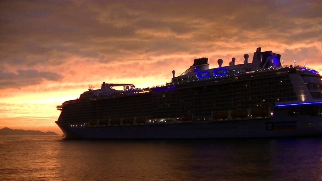 6 times speed Ovation of the Seas departs from Nagasaki Port in a sunset.3th. Sep.2016 18:54:50