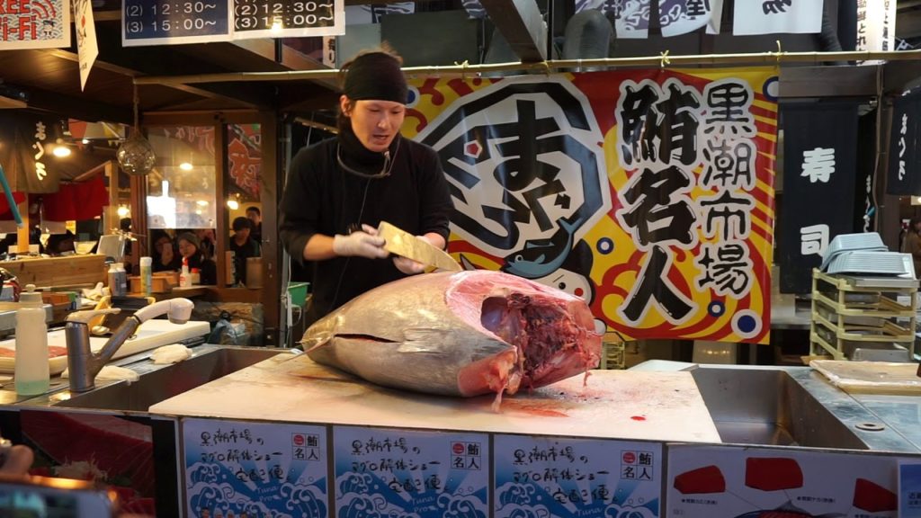 Kuroshio Market (黒潮市場) Tuna Cutting Demonstration [Wakayama Marina City]