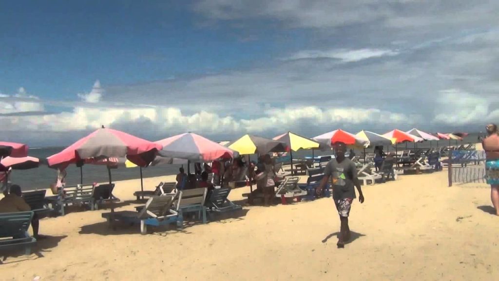 Manda Beach Hotel, lunch na plaży, Madagaskar