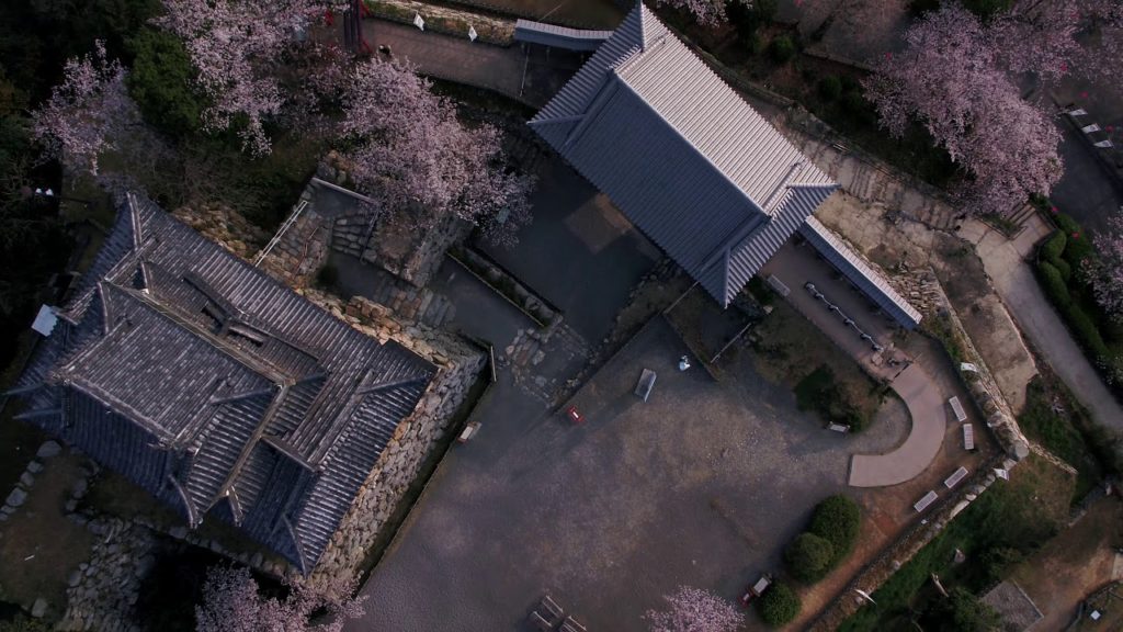 プロが撮る！ドローン空撮④ 浜松城の天守曲輪を真上から｜Funmee!![ファンミー]