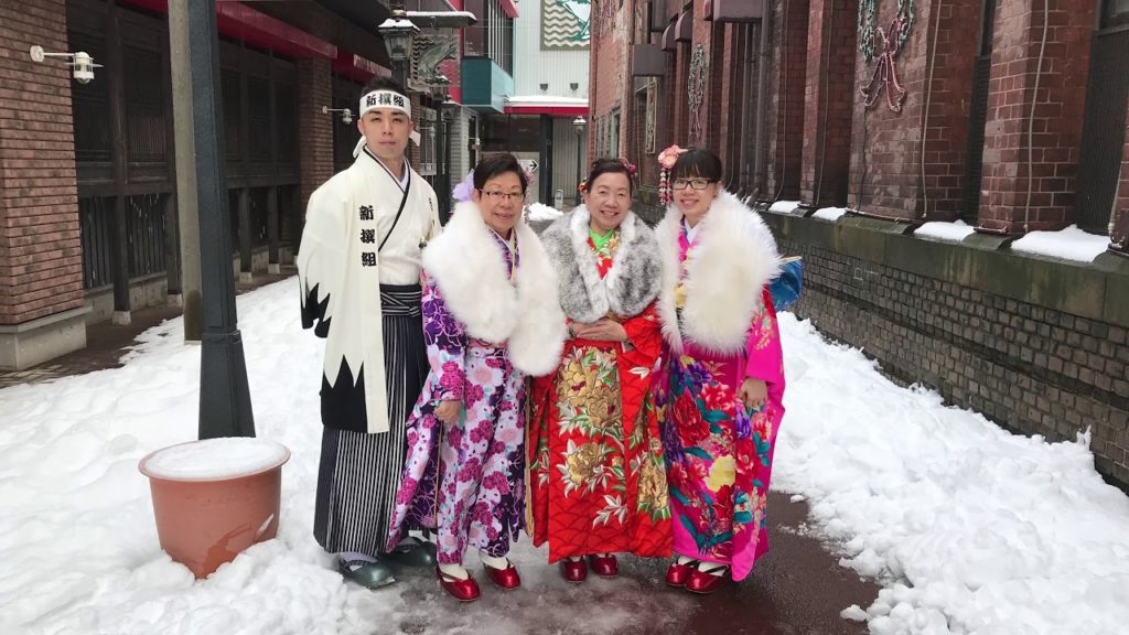 They did a kimono experience in winter Hakodate and played