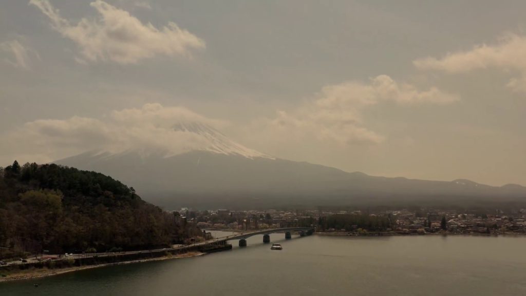 【4K】Flying and walking at Kawaguchiko lake