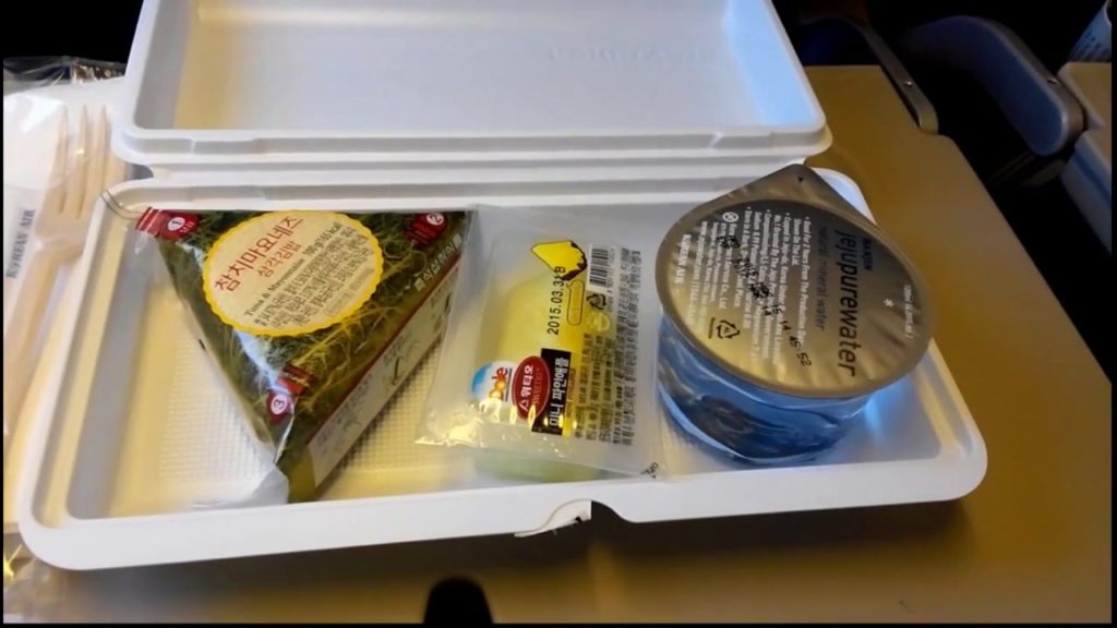 대한항공 이코노미 오사카 인천행 기내식 삼각김밥