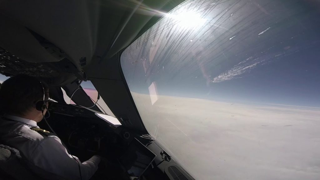 Boeing 787 flight from Warsaw to Tokyo - Narita | Cockpit view