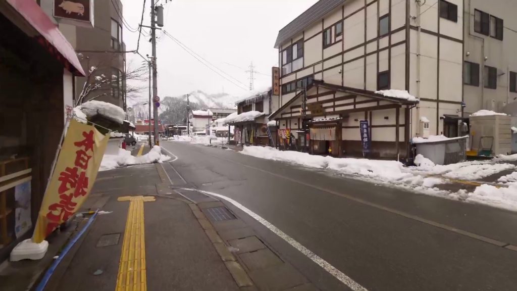 【Live】Walking in Yuzawa town, Niigata. Do they have snow?