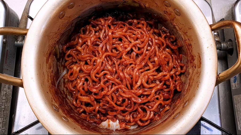 광장시장 냄비라면, 신라면, 짜파게티, 너구리, 진라면, Korean Ramen, Spicy Egg Ramen, black noodles, Korean street food