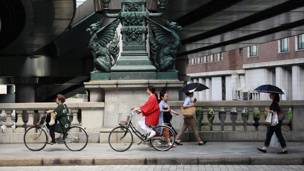 Tokyo Small-Group Walking Tour: Ningyocho and Nihonbashi Districts