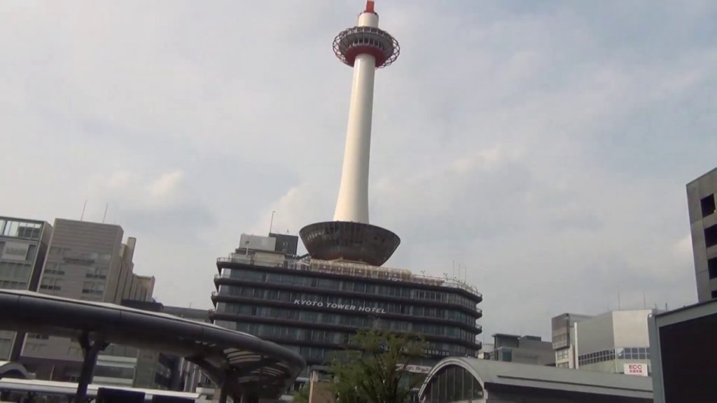 54 Florian auf Tour - Kyoto - Fushimi Inari-Schrein am Abend