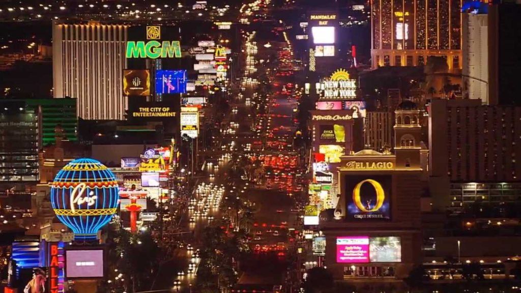 Las Vegas  de noche a vista de pájaro... HD