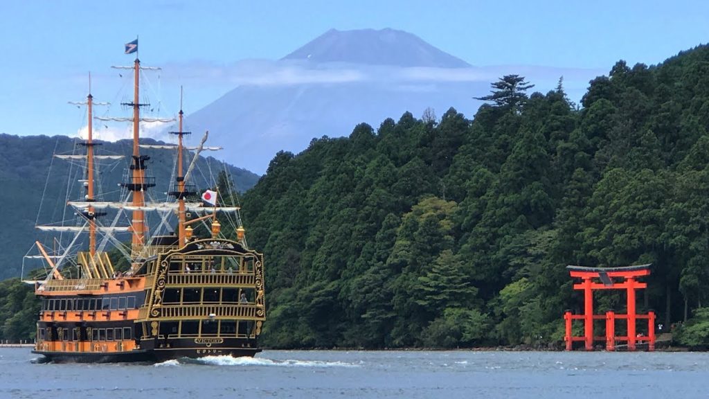 Best photo spot of Mt.Fuji and Torii gate in Hakone 芦ノ湖の富士山と鳥居と海賊船