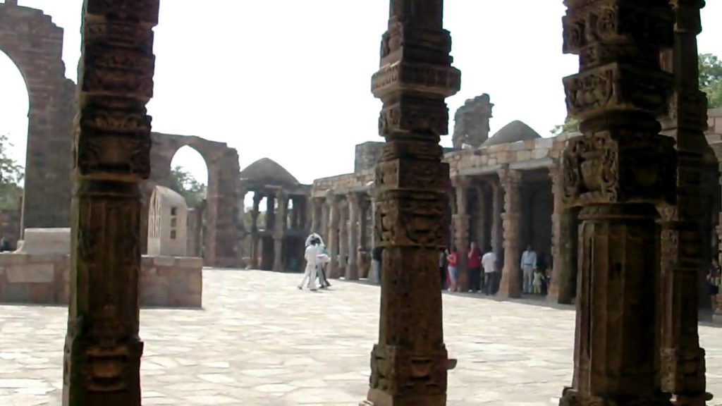 Delhi Tourist Attractions: Qutb Minar