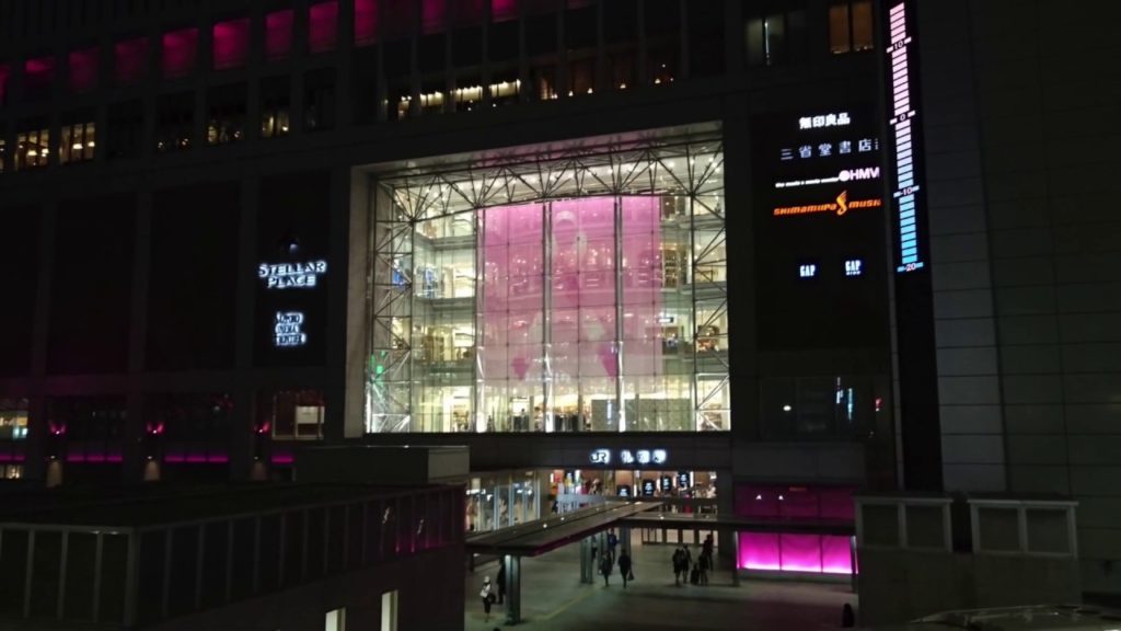 【Japan Travel】Sapporo,Hokkaido,Japan.JR Sapporo Station.PINK ver.Star Wars figures.北海道札幌市 ピンク色のJR札幌駅