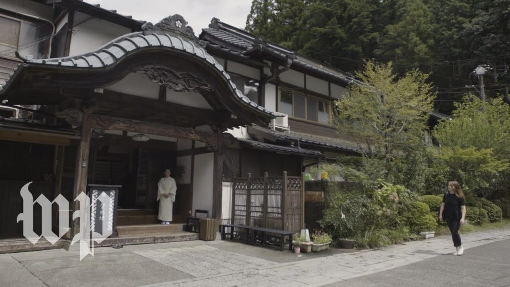 How to stay overnight in a temple in Japan